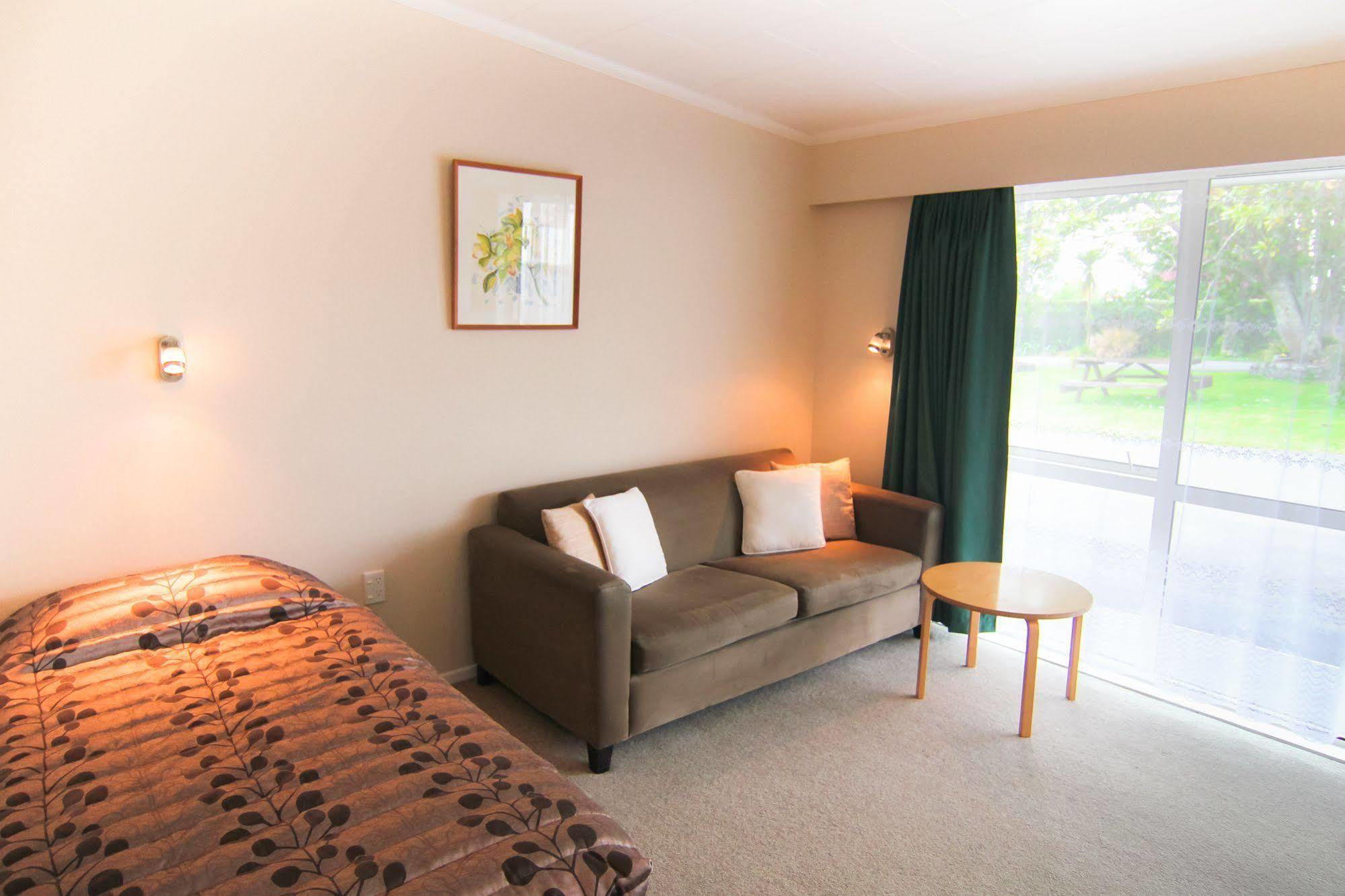 Broadway Lodge Motel สแตรทฟอร์ด ภายนอก รูปภาพ