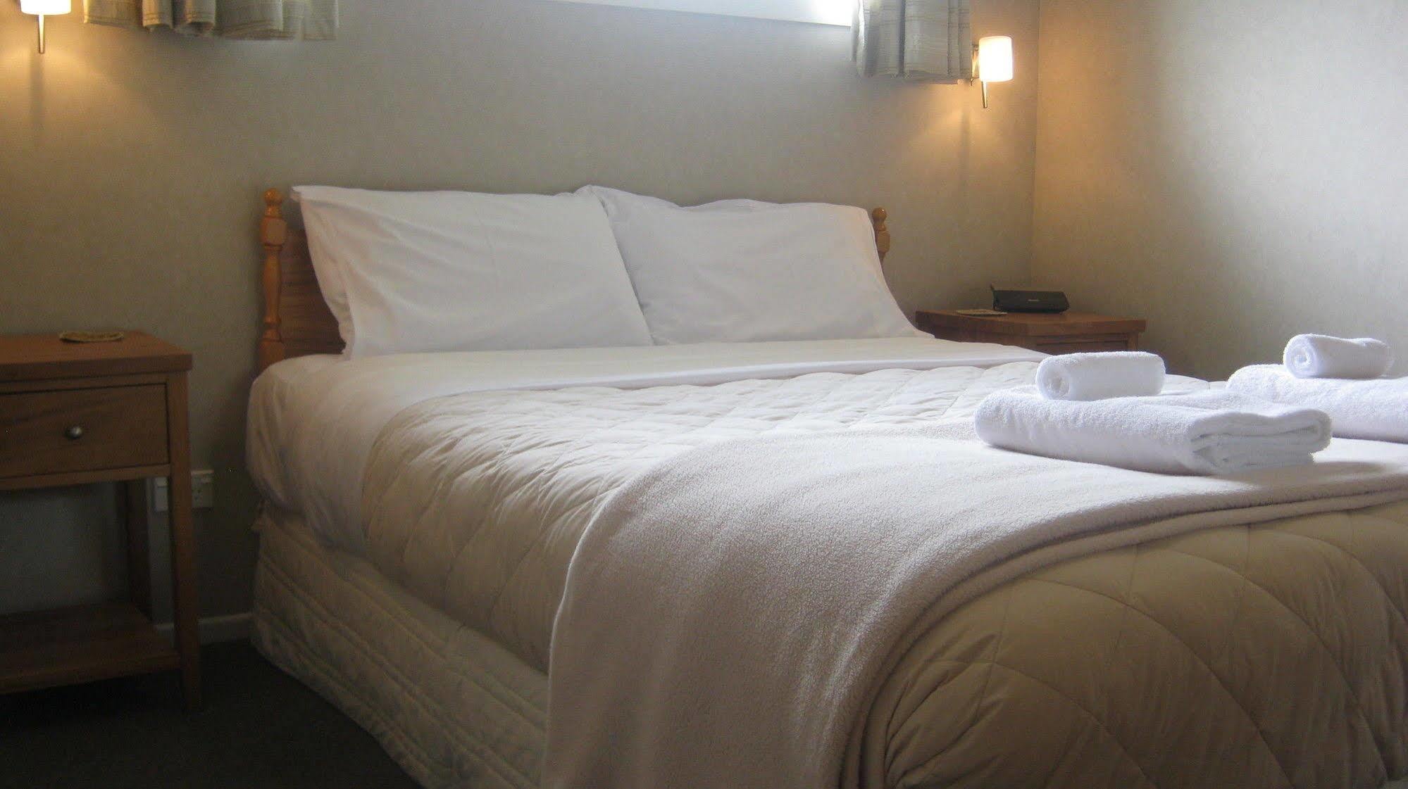 Broadway Lodge Motel สแตรทฟอร์ด ภายนอก รูปภาพ